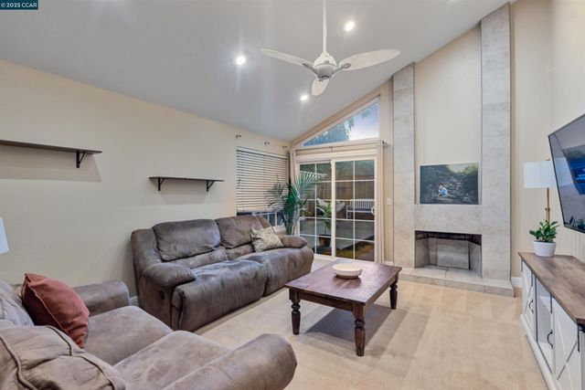 4962 Shadowfalls Dr, Martinez, CA 94553