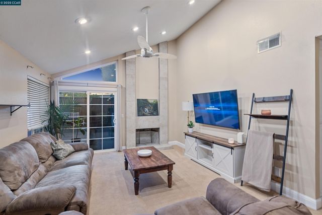 4962 Shadowfalls Dr, Martinez, CA 94553