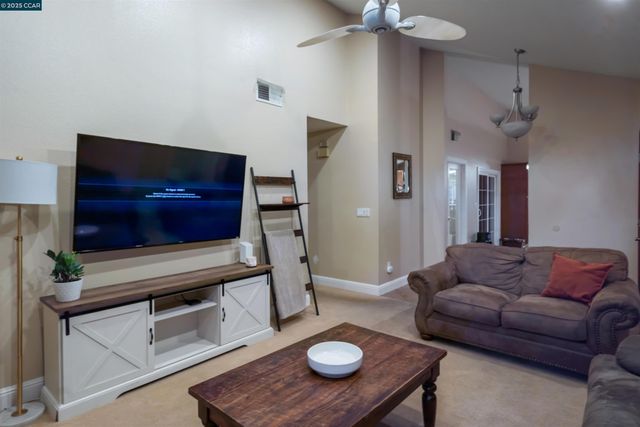 4962 Shadowfalls Dr, Martinez, CA 94553