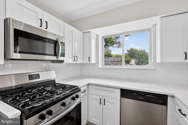12 HERON CT, Newark, DE 19702