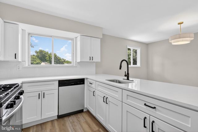 12 HERON CT, Newark, DE 19702