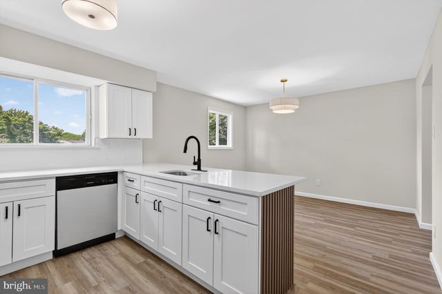 12 HERON CT, Newark, DE 19702