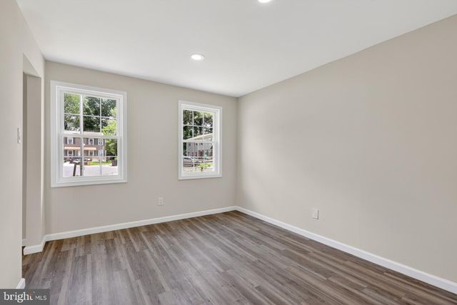 12 HERON CT, Newark, DE 19702