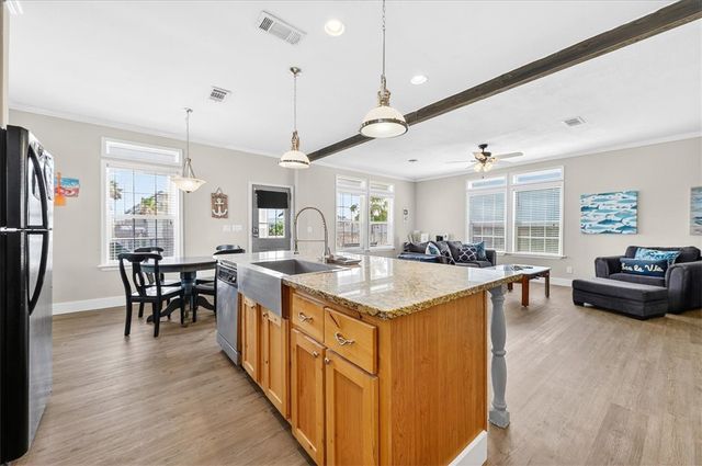 618 Dolphin Cr, Port Aransas, TX 78373