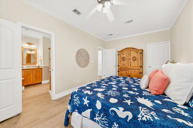 618 Dolphin Cr, Port Aransas, TX 78373
