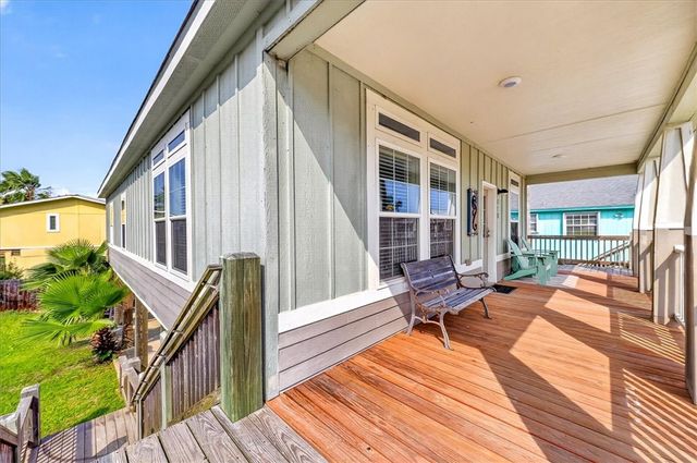 618 Dolphin Cr, Port Aransas, TX 78373