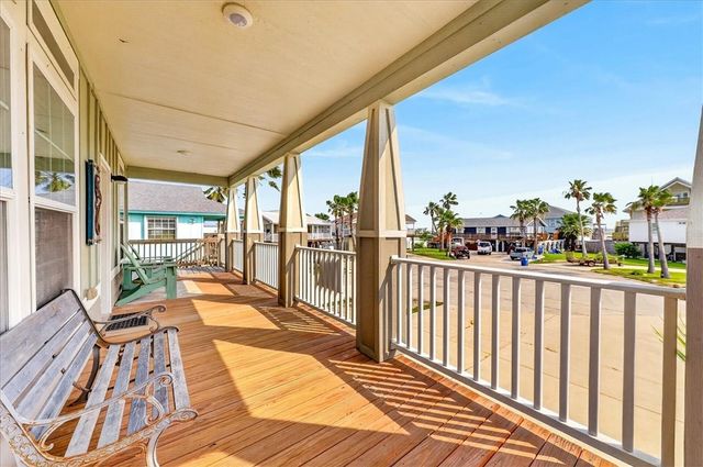 618 Dolphin Cr, Port Aransas, TX 78373