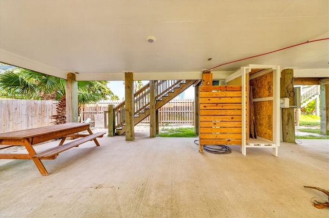 618 Dolphin Cr, Port Aransas, TX 78373