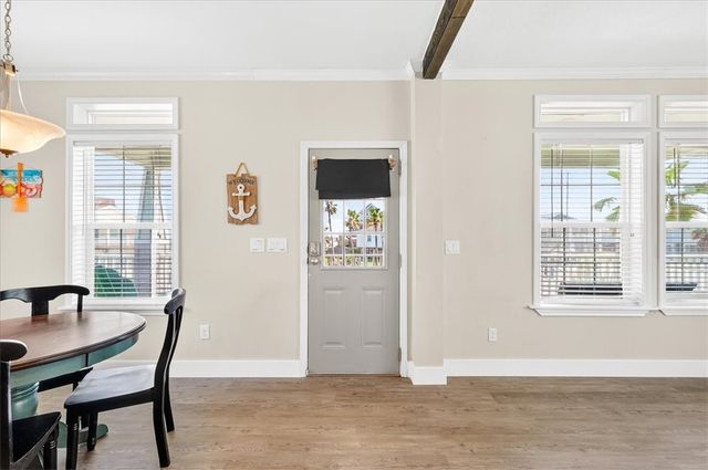 618 Dolphin Cr, Port Aransas, TX 78373