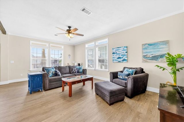 618 Dolphin Cr, Port Aransas, TX 78373