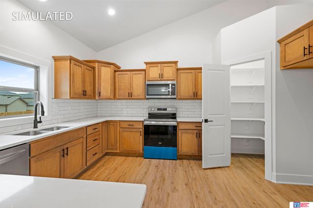 809 Middleton Avenue, Lincoln, NE 68521