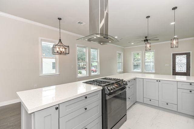 2902 Houston Avenue, Houston, TX 77009