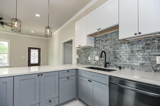 2902 Houston Avenue, Houston, TX 77009