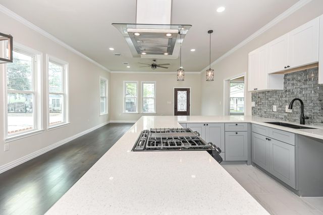 2902 Houston Avenue, Houston, TX 77009