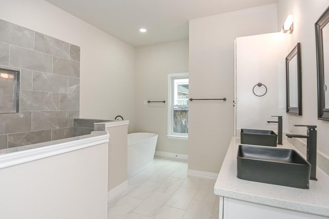 2902 Houston Avenue, Houston, TX 77009