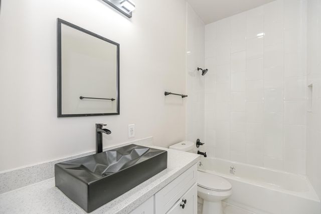 2902 Houston Avenue, Houston, TX 77009