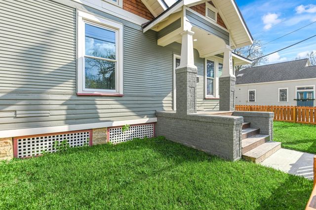 2902 Houston Avenue, Houston, TX 77009