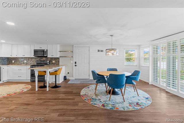 241 Reymont Road, Waterford, MI 48327