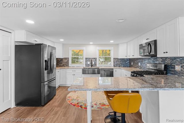 241 Reymont Road, Waterford, MI 48327