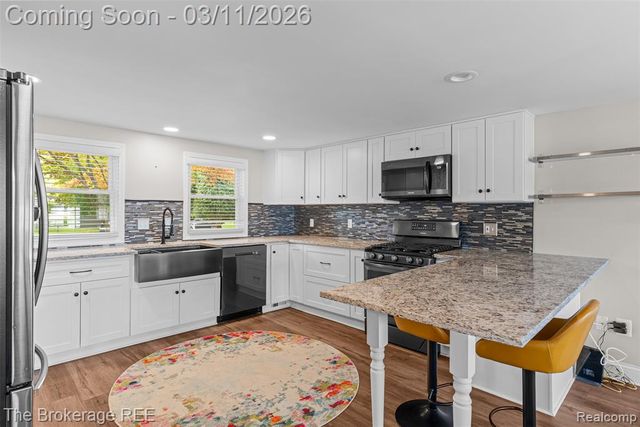 241 Reymont Road, Waterford, MI 48327