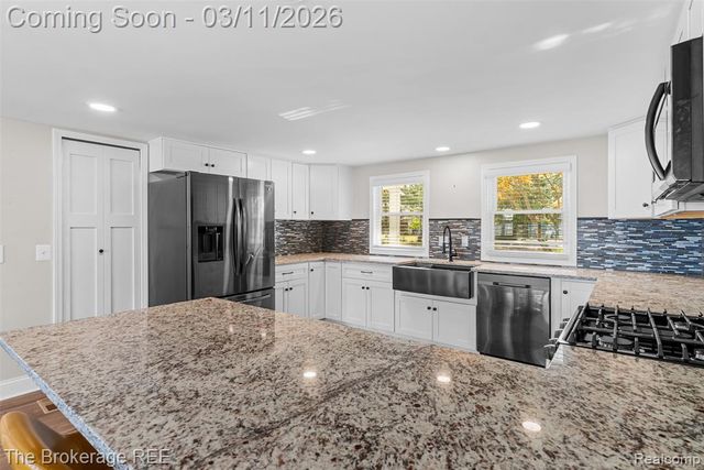 241 Reymont Road, Waterford, MI 48327