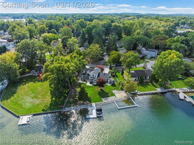 241 Reymont Road, Waterford, MI 48327