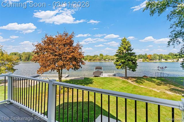 241 Reymont Road, Waterford, MI 48327