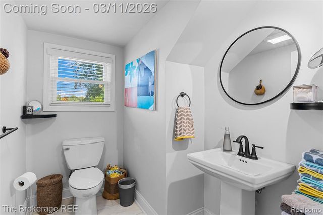 241 Reymont Road, Waterford, MI 48327