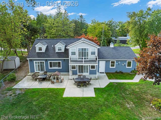 241 Reymont Road, Waterford, MI 48327