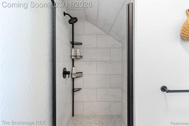 241 Reymont Road, Waterford, MI 48327