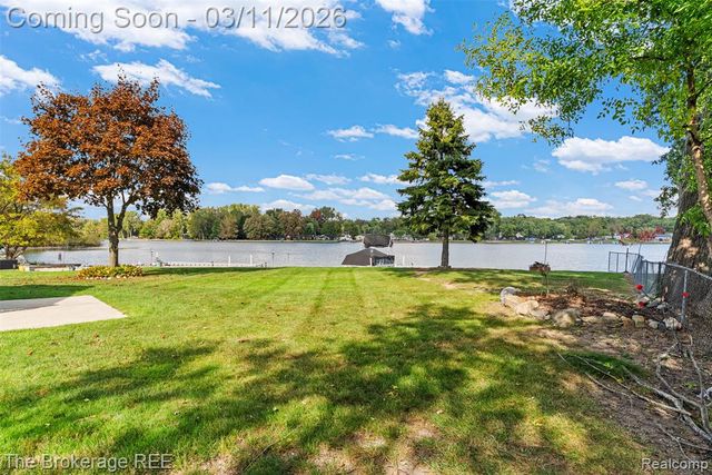 241 Reymont Road, Waterford, MI 48327