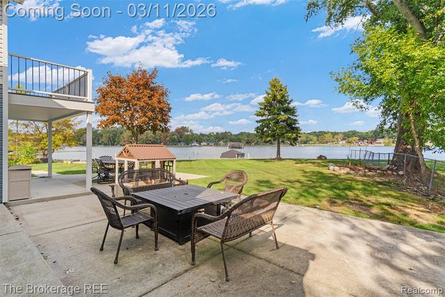 241 Reymont Road, Waterford, MI 48327