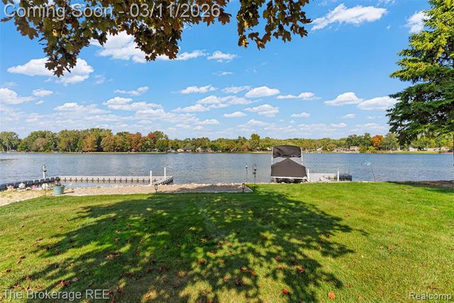 241 Reymont Road, Waterford, MI 48327