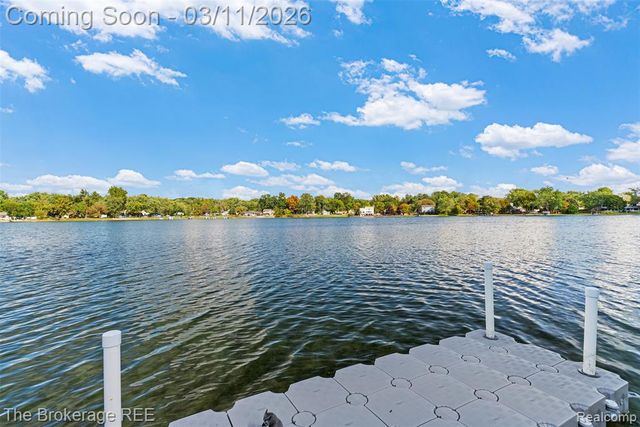 241 Reymont Road, Waterford, MI 48327