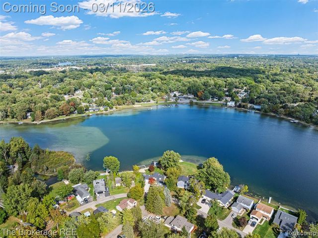 241 Reymont Road, Waterford, MI 48327