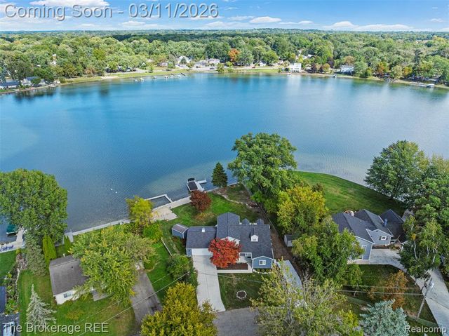 241 Reymont Road, Waterford, MI 48327