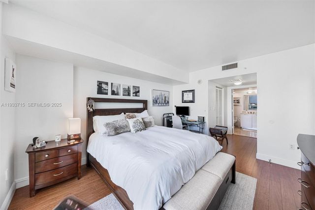 1800 N Bayshore Dr 3206, Miami, FL 33132