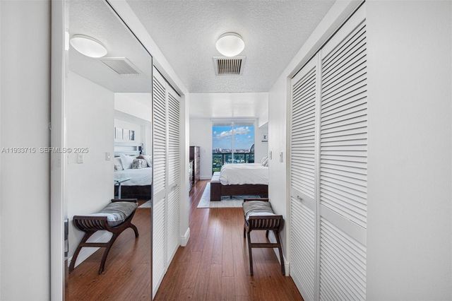 1800 N Bayshore Dr 3206, Miami, FL 33132