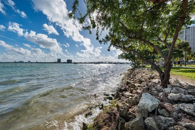 1800 N Bayshore Dr 3206, Miami, FL 33132