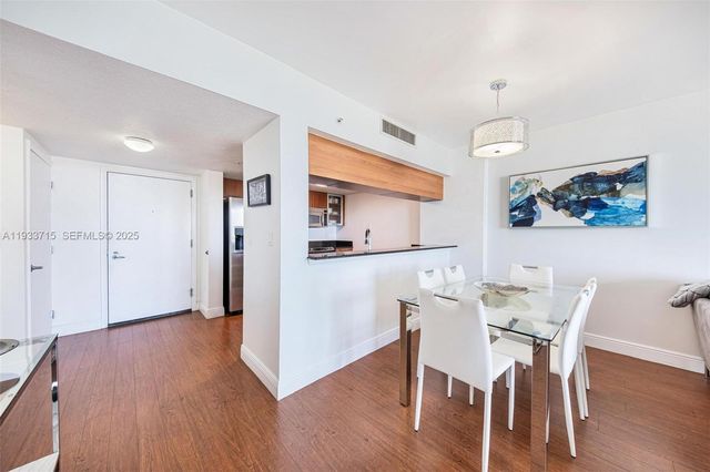 1800 N Bayshore Dr 3206, Miami, FL 33132