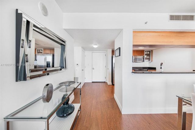 1800 N Bayshore Dr 3206, Miami, FL 33132