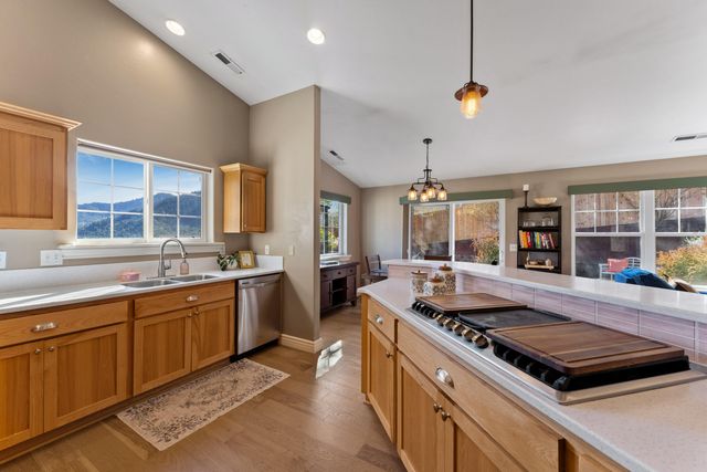 509 Cypress Avenue, Rogue River, OR 97537