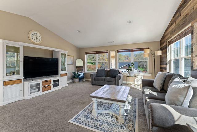 509 Cypress Avenue, Rogue River, OR 97537