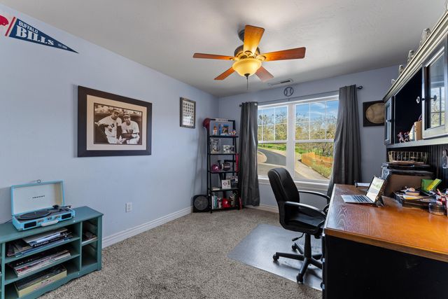 509 Cypress Avenue, Rogue River, OR 97537