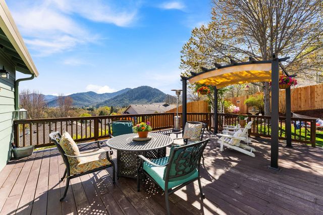 509 Cypress Avenue, Rogue River, OR 97537