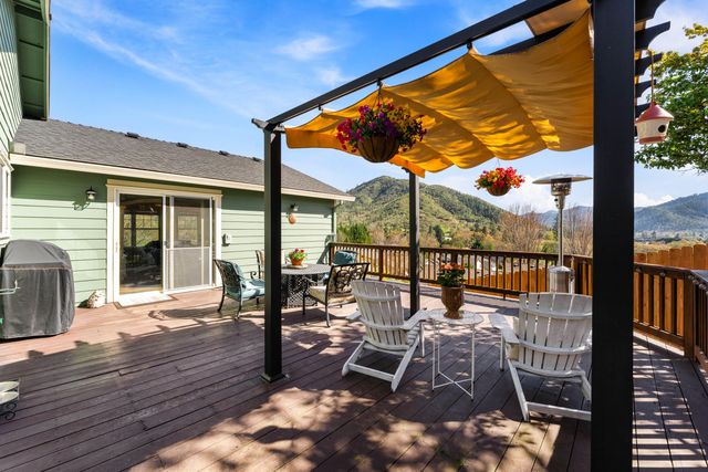 509 Cypress Avenue, Rogue River, OR 97537