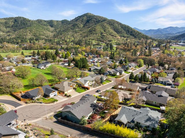 509 Cypress Avenue, Rogue River, OR 97537