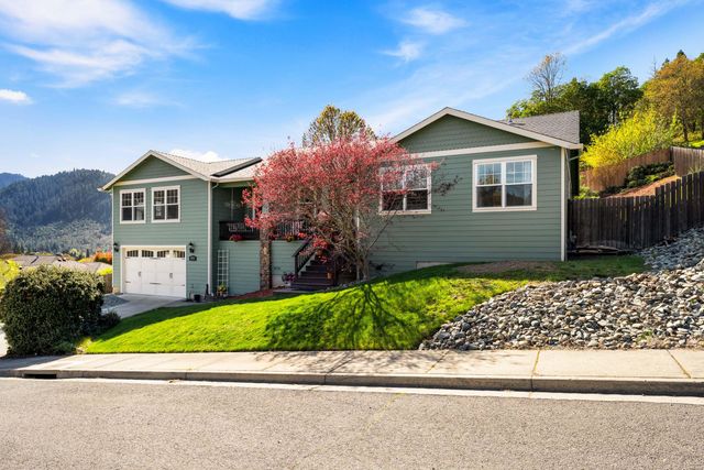 509 Cypress Avenue, Rogue River, OR 97537