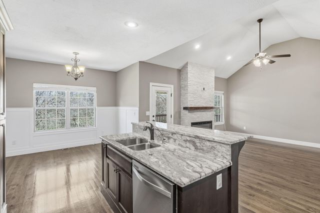 831 N Grapevine Road, Springfield, MO 65802