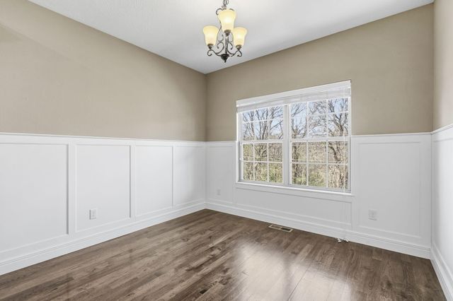 831 N Grapevine Road, Springfield, MO 65802